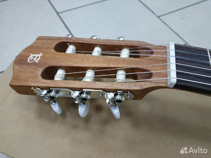 Классическая гитара Alhambra (Испания)