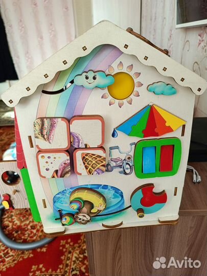 Бизиборд домик