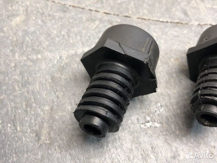 Отбойник капота Ford Fusion