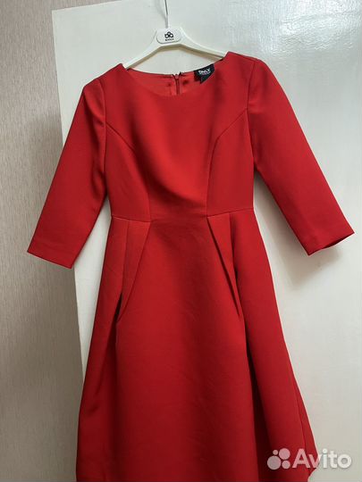 Платье красное