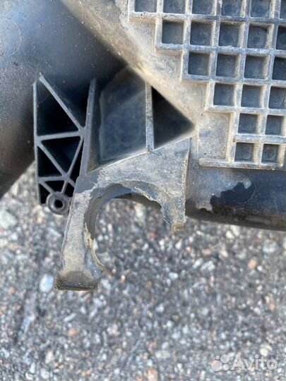 Корпус воздушного фильтра Renault Logan