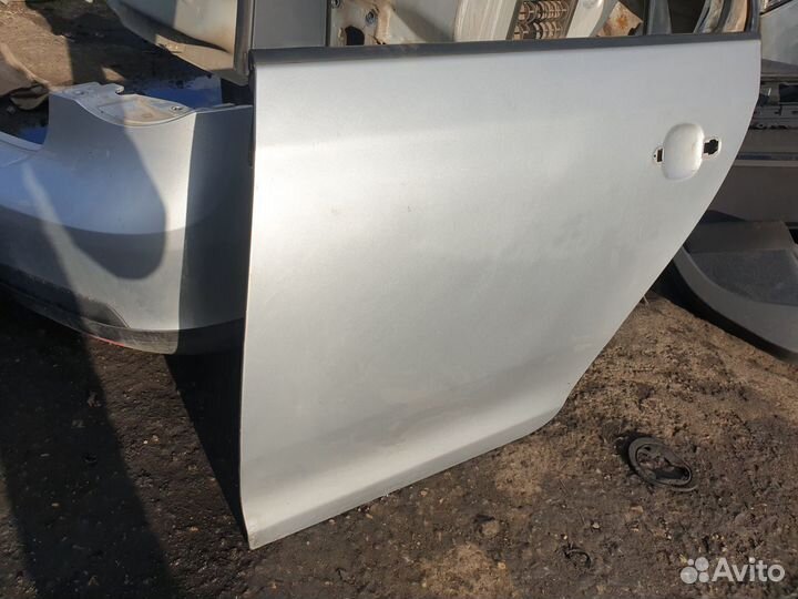 Дверь задняя левая Volkswagen Jetta V Джетта 5