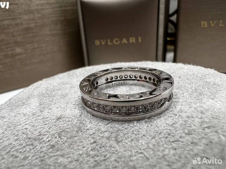 Кольцо Bvlgari b.zero1 с бриллиантами