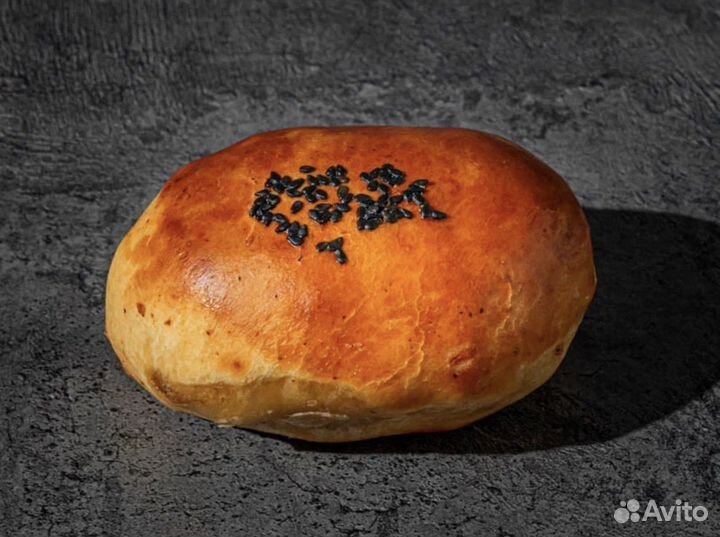 Выпечка пирожки лепешки и самса