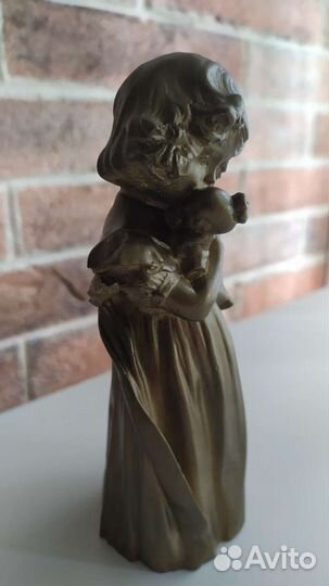 Девочка с куклой статуэтка/имитация бронзы