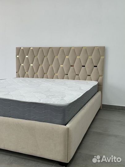 Кровать двухспальная 160 200