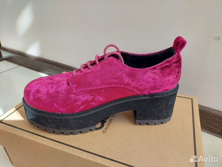 Продам ботинки