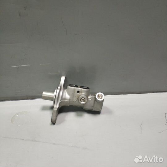 Главный тормозной цилиндр Renault Sandero 2 K7M812