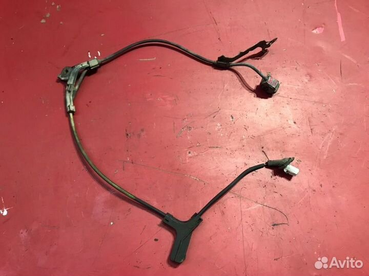 Датчик ABS задний правый Toyota Avensis Т250