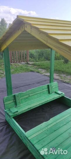 Песочница с крышкой и крышей