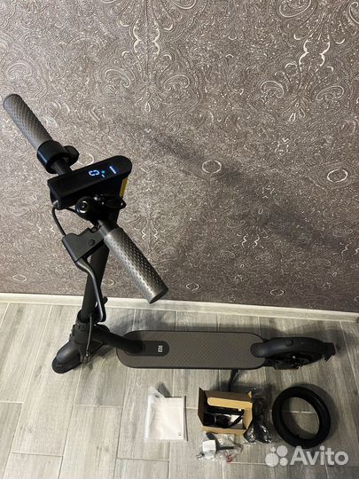 Электросамокат Xiaomi Mi Electric Scooter 1S