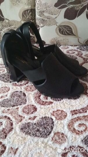 Босоножки женские 36 размер новые.Одивала один раз