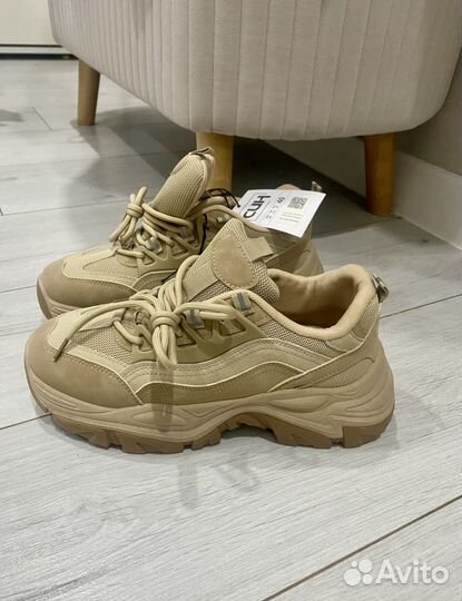 Кроссовки новые