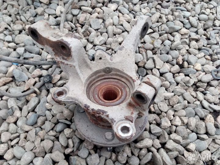 Цапфа Mitsubishi Lancer 9 передняя правая