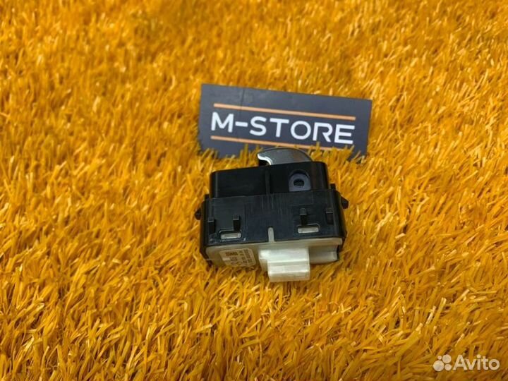 Кнопка стеклоподъемника задняя левая Mercedes-Benz