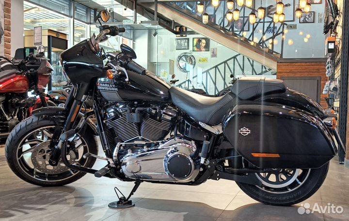 Sport Glide Harley-Davidson Softail Vivid Black 20