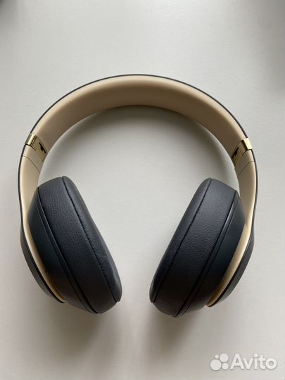 Беспроводные наушники beats новые