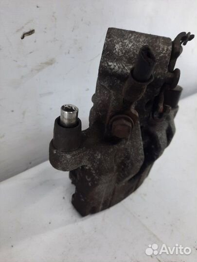 Суппорт тормозной задний правый Opel Signum