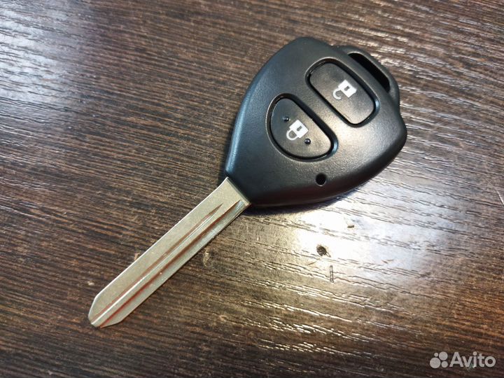 Ключ тойота 2 кнопки вдоль лезвие TOY47