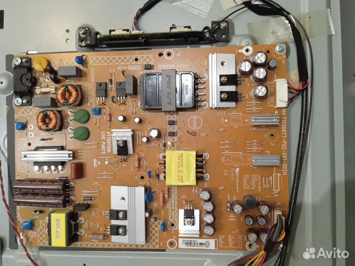 Продам телевизор на запчасти