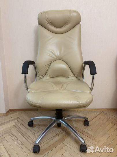 Кожаное компьютерное кресло