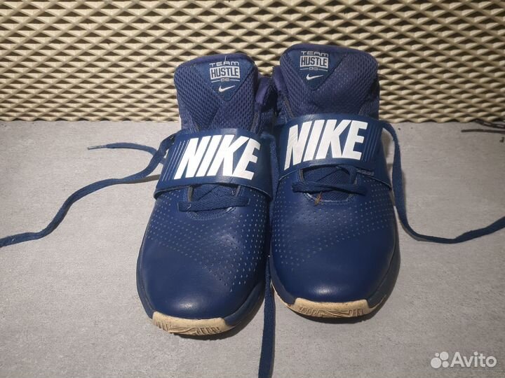 Кроссовки Nike оригинал 40