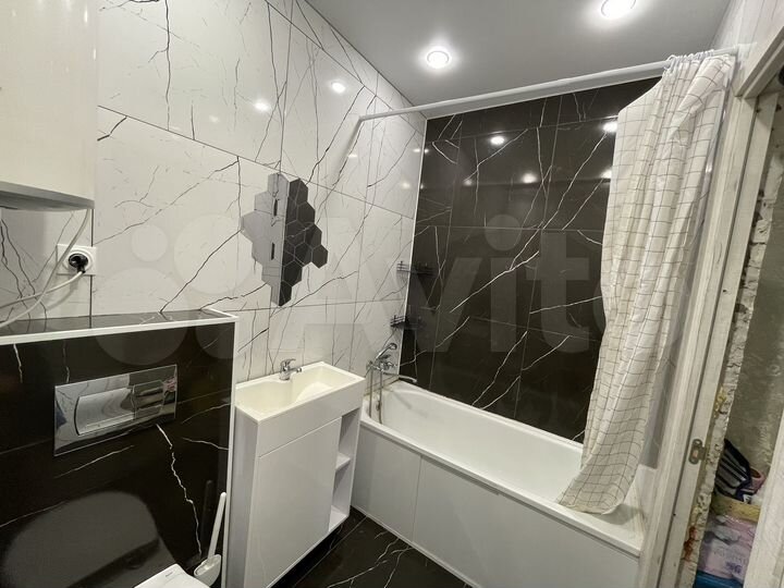 2-к. квартира, 45 м², 3/3 эт.