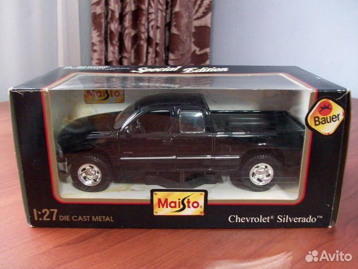 Модель Maisto 1/27 Chevrolet Silverado 1500 (2000)
