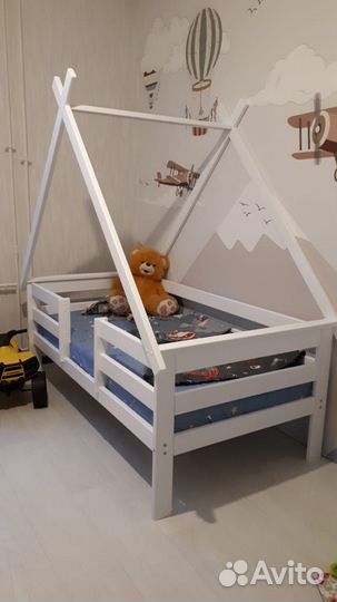 Детская кровать с домиком