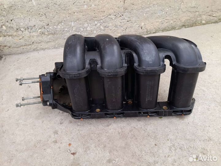 Впускной коллектор Pontiac Vibe