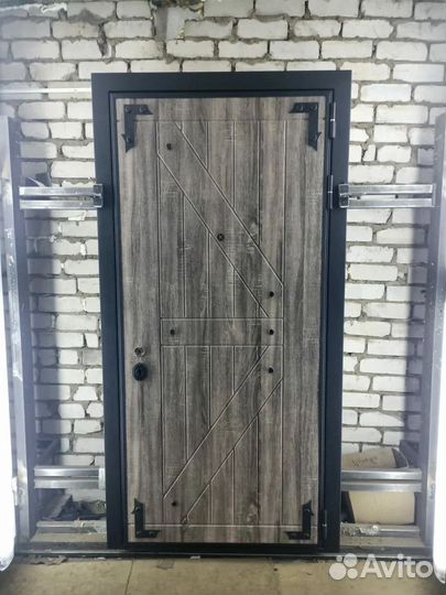 Дверь входная с терморазрывом и окном