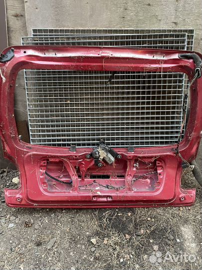 Задняя дверь багажника peugeot 206