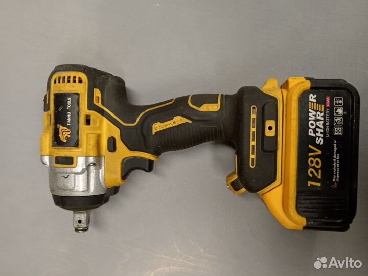 Набор: аккумуляторный гайковерт, болгарка