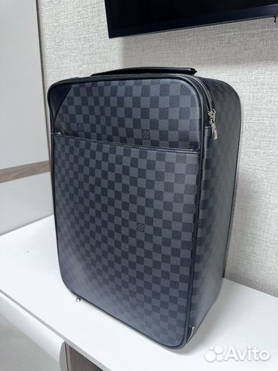 Чемодан louis vuitton