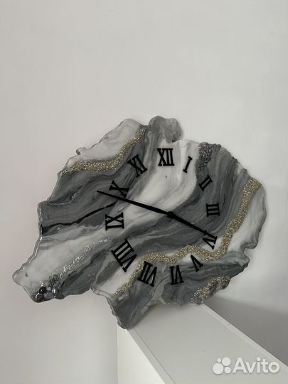 Часы настенные из эпоксидной смолы