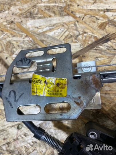 Стеклоподъемник передний левый Chevrolet Niva