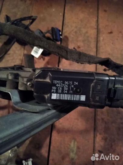 Стеклоподъемник Renault Scenic 2