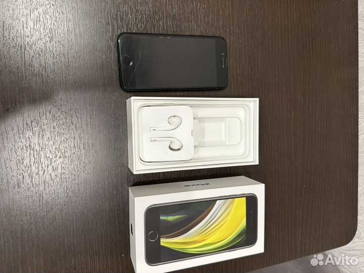 Телефон iPhone SE 2020
