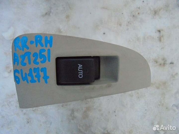 Кнопка стеклоподъемника задняя правая Toyota