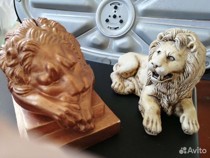 Статуэтки львов