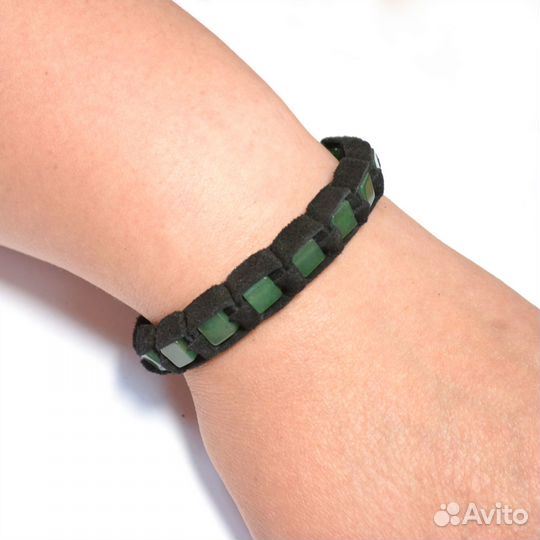 Браслет из замши с нефритом