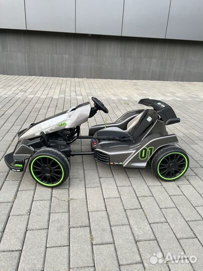 Электромобиль детский (регулировка размера под рос