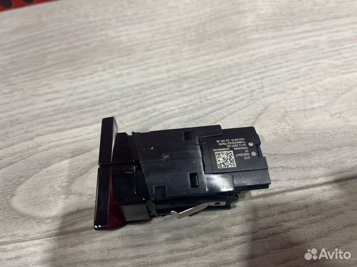 Кнопка аварийной сигнализации Bmw 5 G30 2017