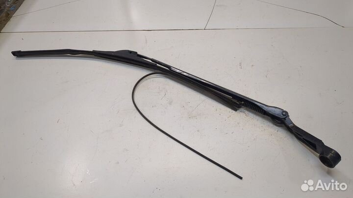 Щеткодержатель левый передний Infiniti Q70