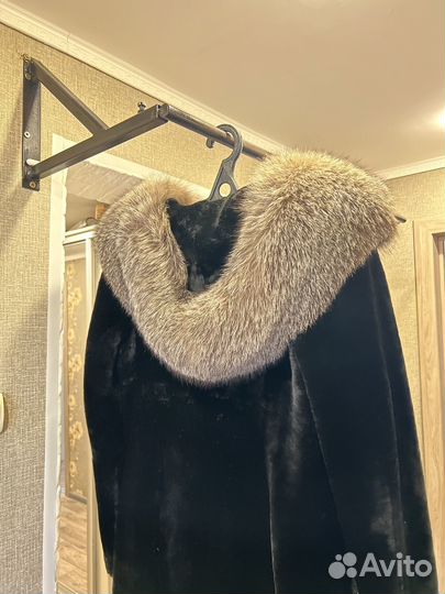 Шуба мутоновая с капюшоном с чернобуркой