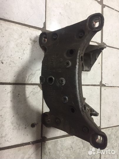 Кронштейн АКПП Audi A8 D3 4.2