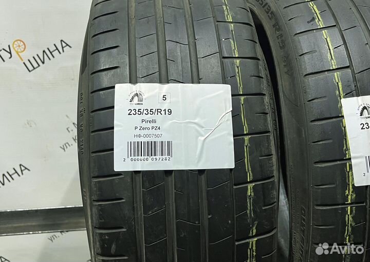 Pirelli P Zero PZ4 235/35 R19 94Y