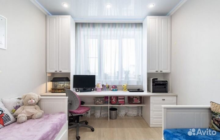 Рабочая зона у окна мини-кабинет