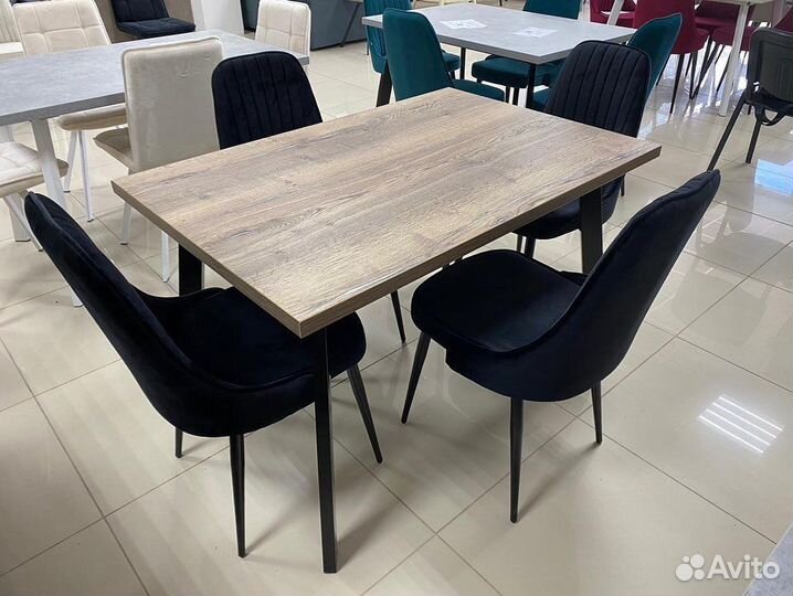 Стол и стулья