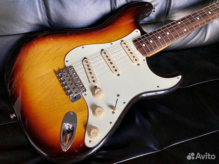 Fender Stratocaster, Япония 2002-04, электрогитара